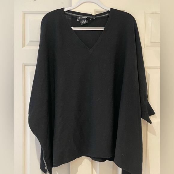 BLOOMINGDALES CASHMERE Black Poncho Sweater. NWT. SZ L XL.